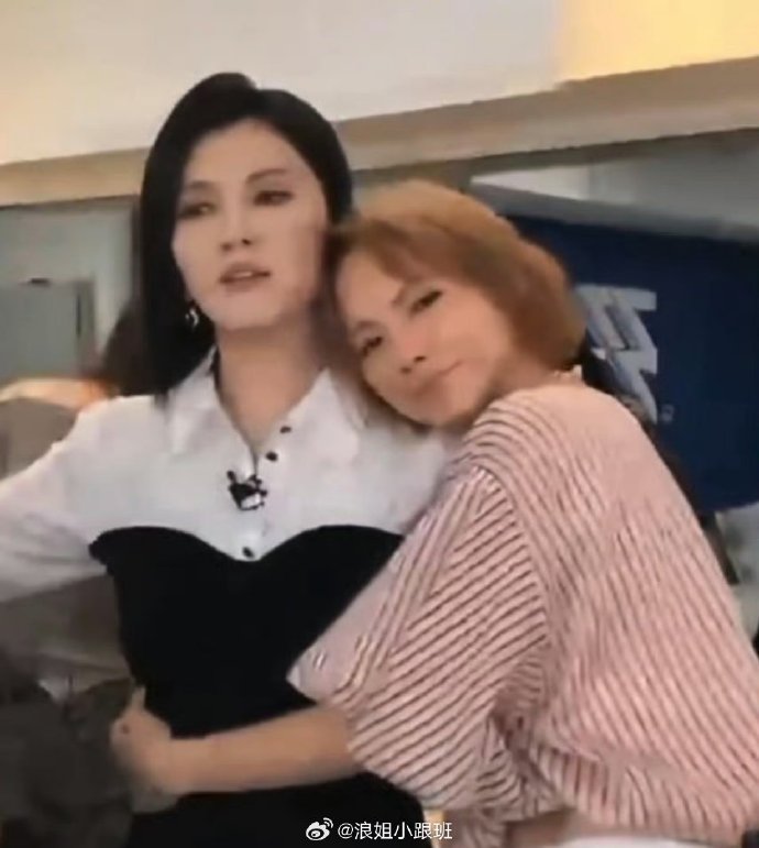 徐洁儿徐洁儿发的浪姐们徐洁儿和浪姐们的贴贴照 徐洁儿晒出和一众乘风姐姐的亲密合照