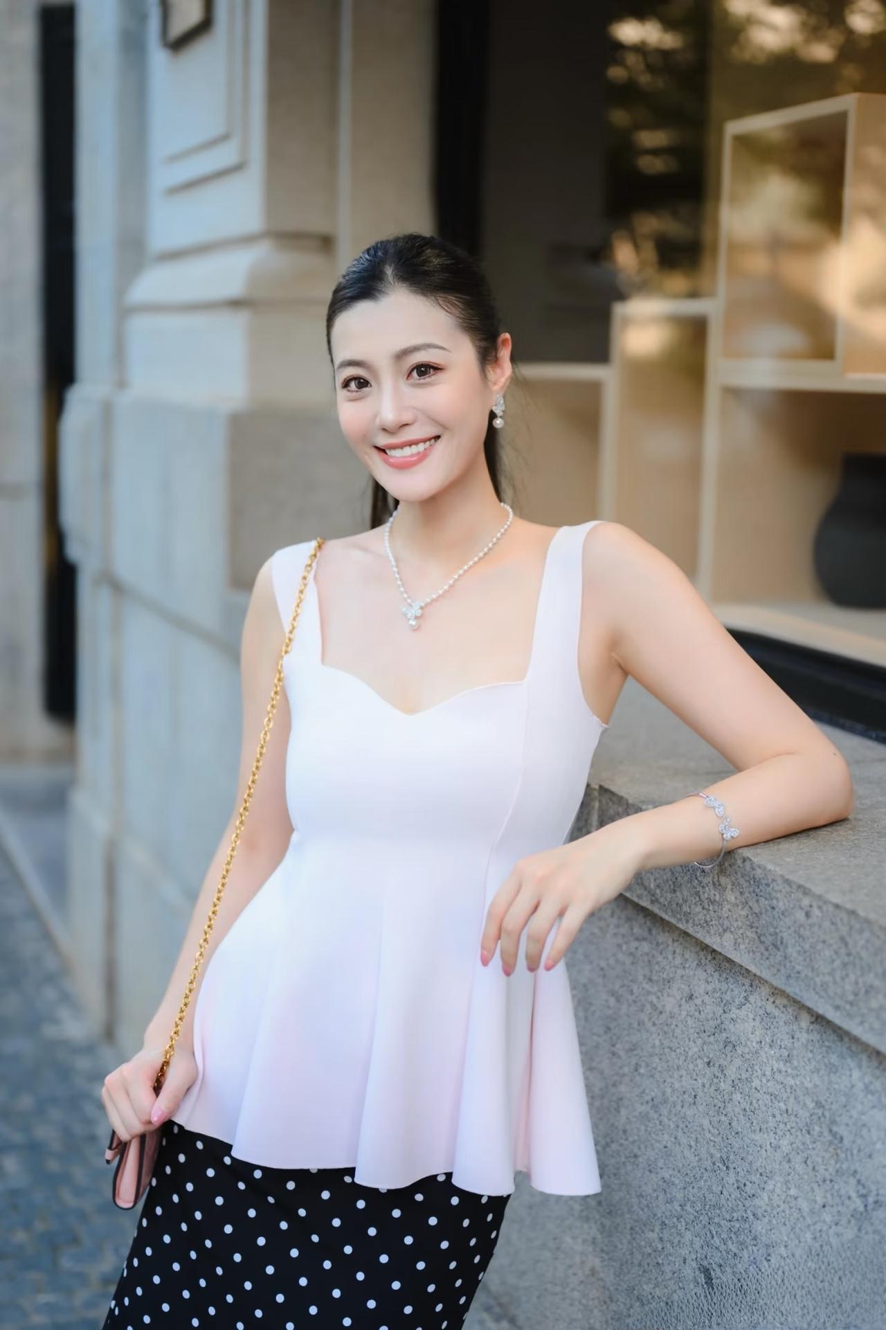女生如何穿搭看起来时尚更有品味呢