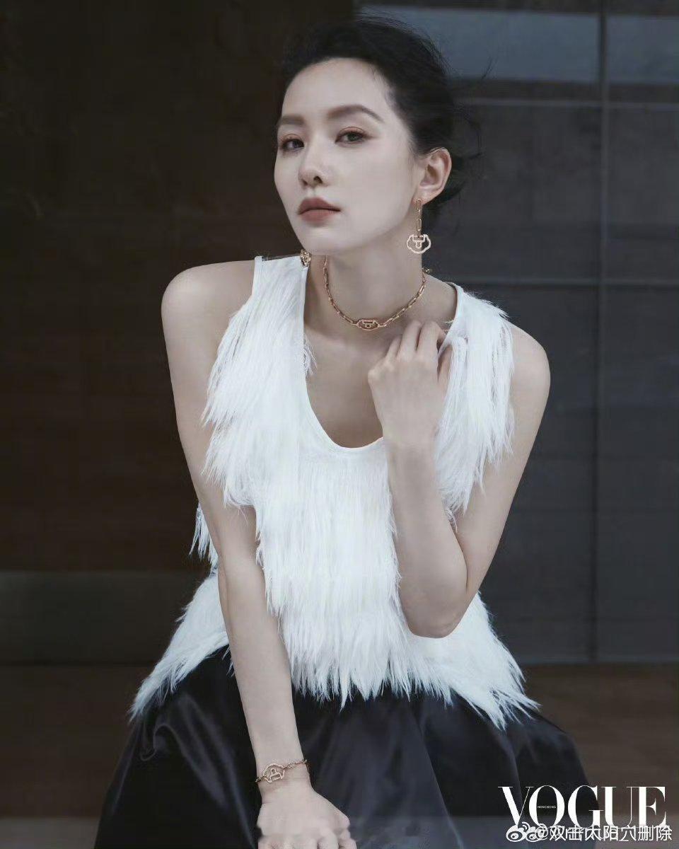 吴奇隆妈妈 他们明明好好的 哎呀！他们肯定是没有离婚，大家没有确凿证据不要乱传谣