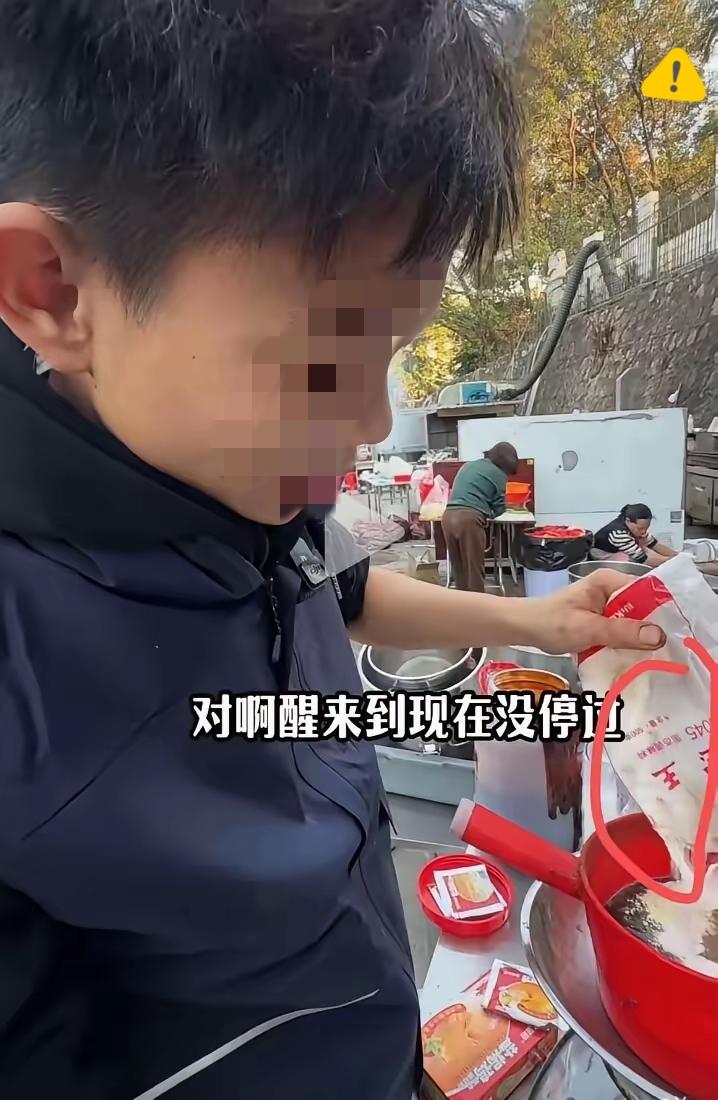 再火的网红路边摊，
也别把它当日常食堂！

16岁烤鸡少年爆火背后，
那些堆成山