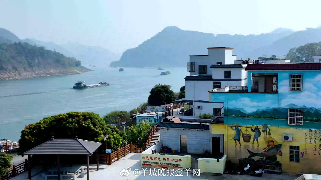 #早安#小事不堆积、正事不拖延、心事不积攒，保持清醒自律，活得从容舒展，奔赴温柔