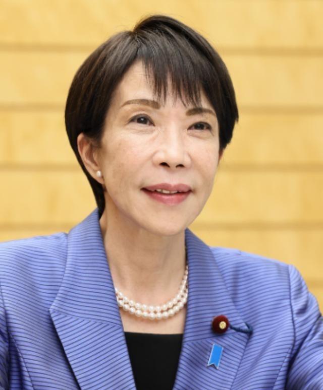 这盘大棋下得真绝，不得不说，中央有高人。谁也没料到，日本首相的此前的几句疯话，居