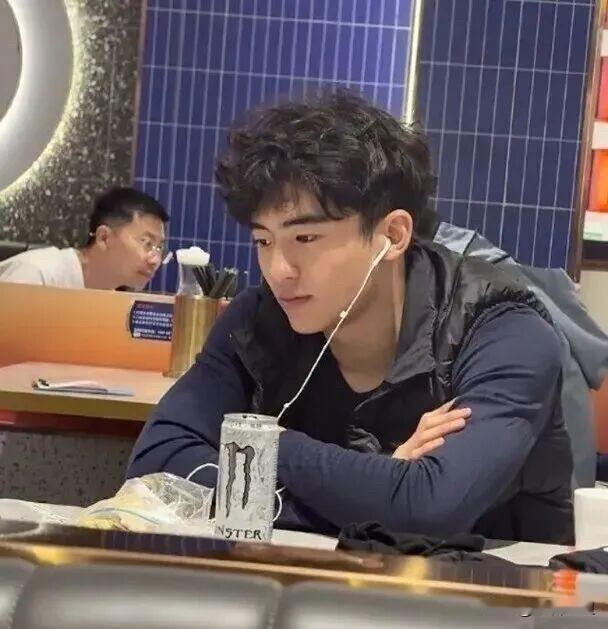 谢贤走了。
90%遗产没给儿女，全留给两个孙子。
代管人，是前儿媳张柏芝。

就