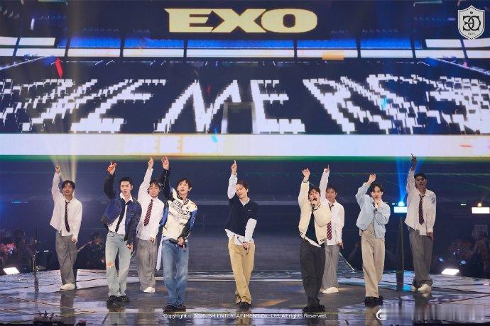 EXO演唱会官方图 EXO演唱会出图，依旧在回味... EXO演唱会出图