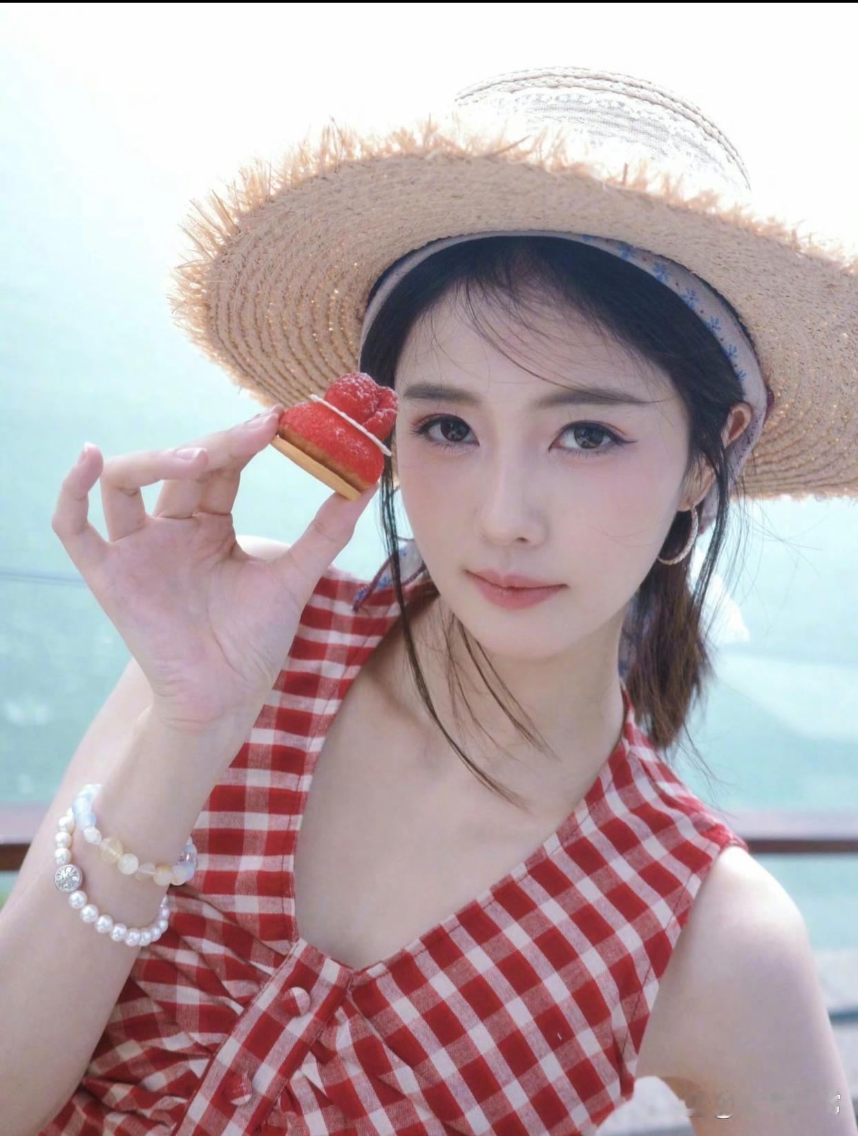 1. 白鹿能走红，其实和老板给到的资源、扶持没有太大关系，《奔跑吧》这份资源也并