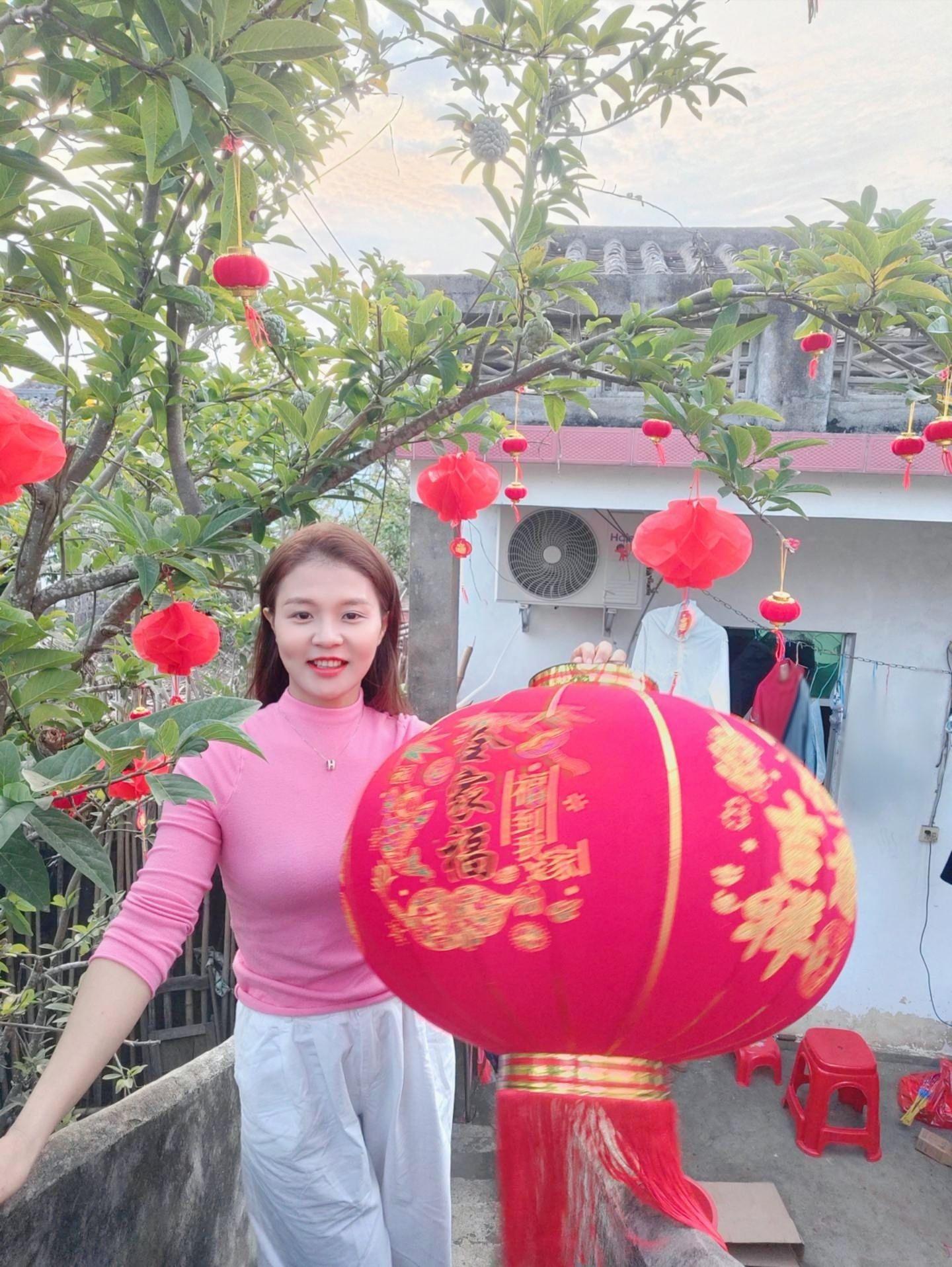 挂上大红灯笼🏮今年的荔枝大大个