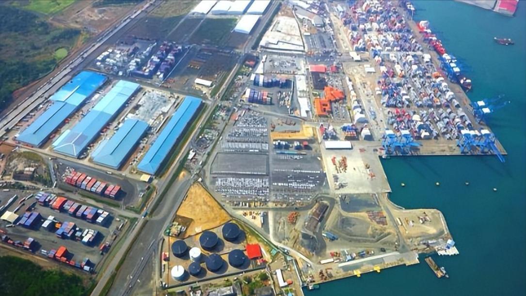 巴拿马港口交易被各种阻拦，李嘉诚也被批的体无完肤。搞来搞去，港口被巴拿马收回了，