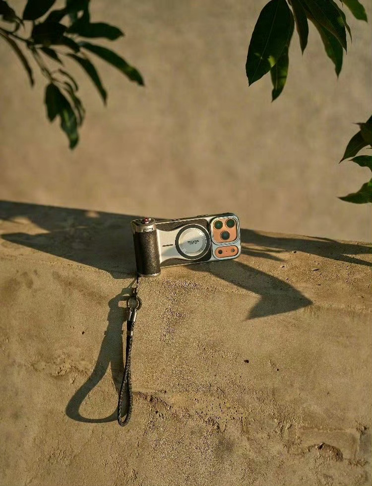 IPhone 17pro拍照搭配TELESIN大师影像套装，相机般体验的握持感，