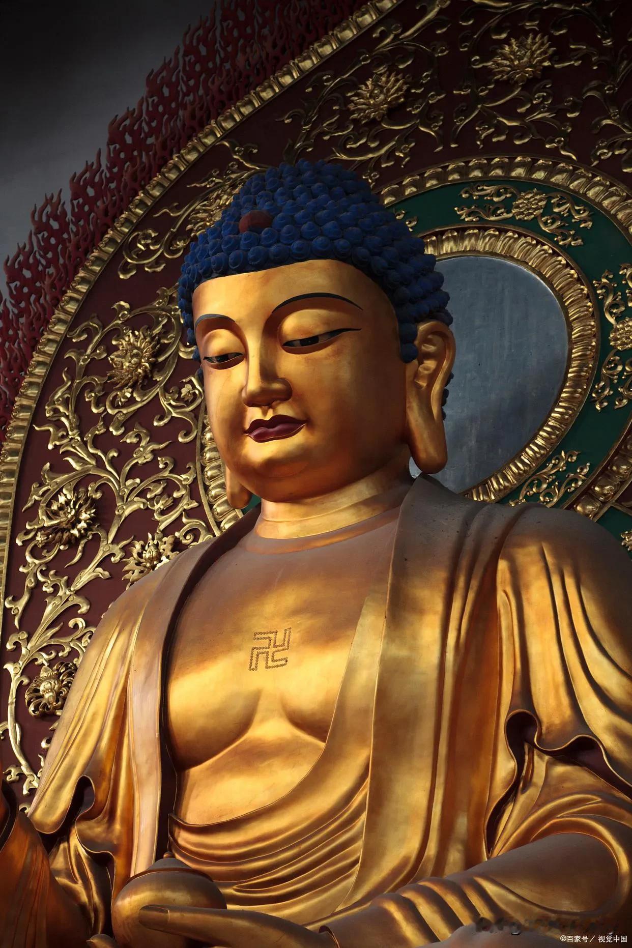 流传千年的，老人言:
青龙盖白虎，代代有文武；
白虎盖青龙，代代有人穷。
灯盏不