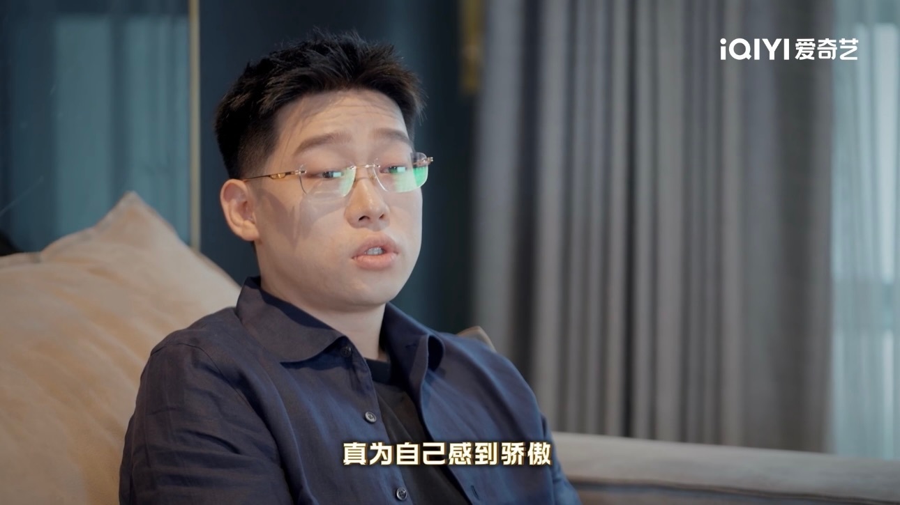 弹壳从花开花落到再出发说唱巅峰对决2026 早年的他锋芒毕露敢闯敢拼，现在的他沉