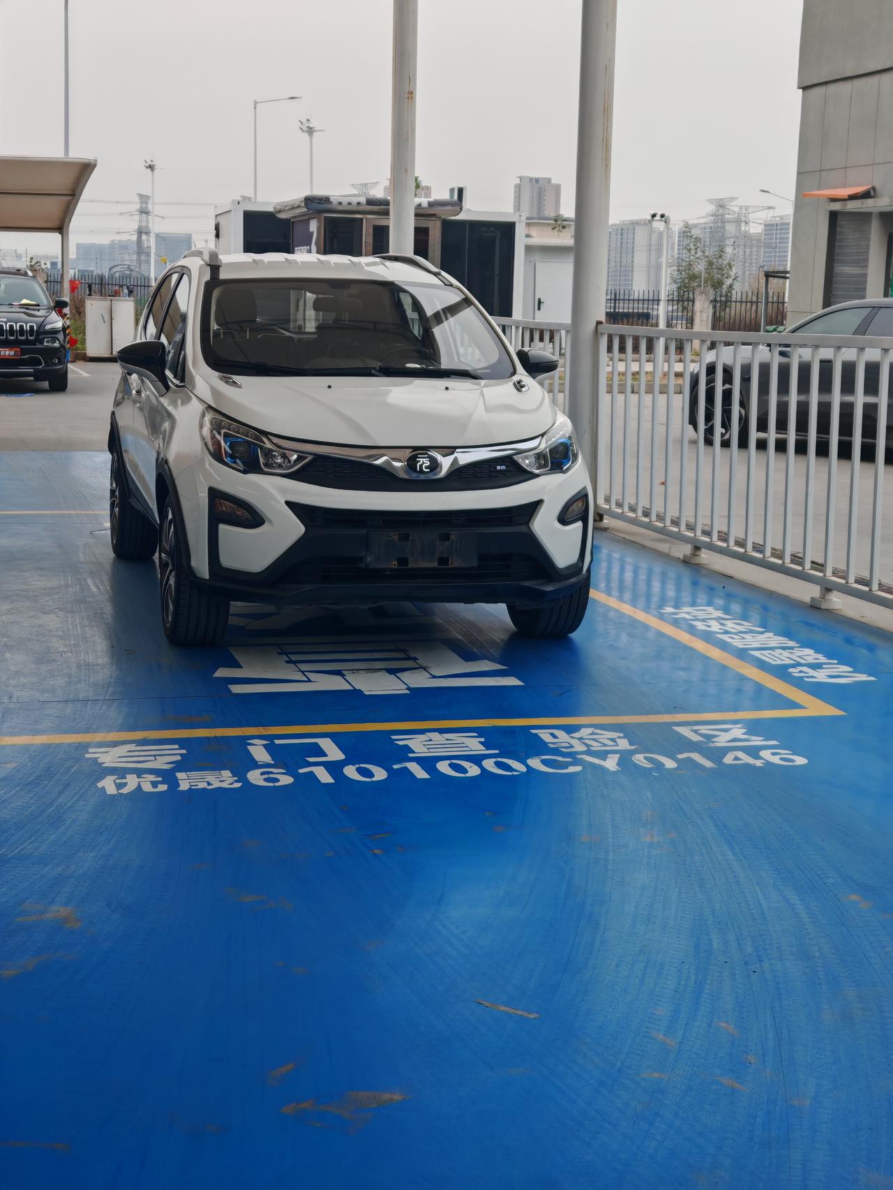 个人买二手车肯定是油车，如果买电车，电池不保，而且你买二手电车，你就是无法脱身的