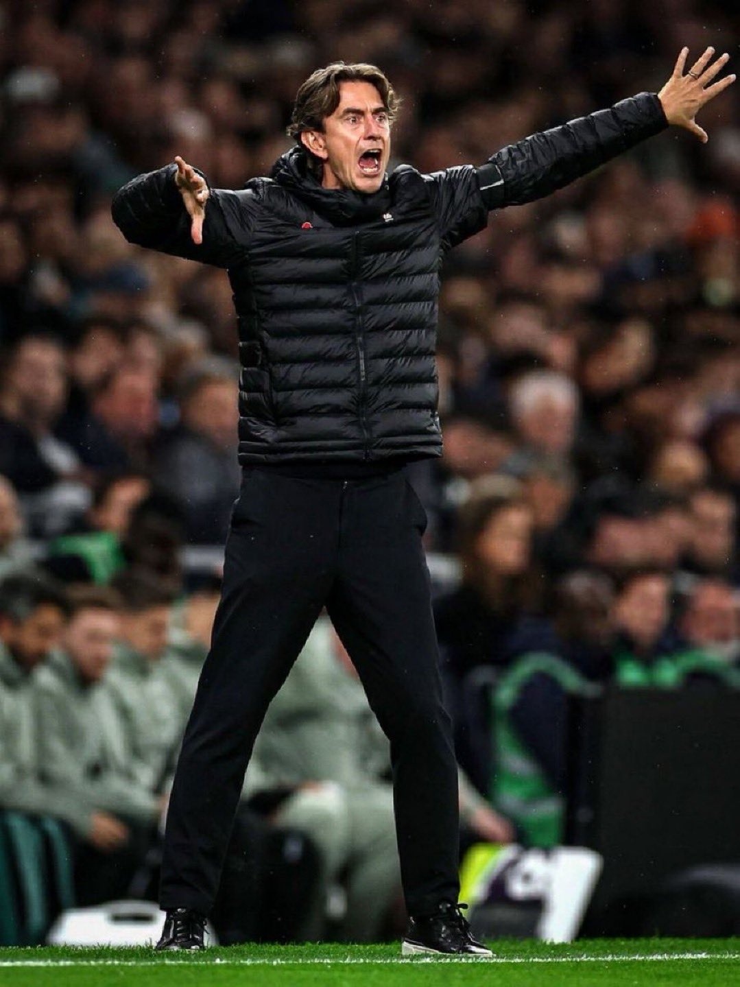 🥉泰晤士报Tom Allnut：在过去六年里，热刺已经更换了五位主教练，如今俱