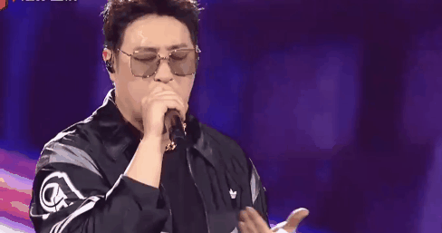 原来潘玮柏才是真的不舒服潘玮柏面瘫还能连唱4首rap 他当时那个程度的不舒服换成