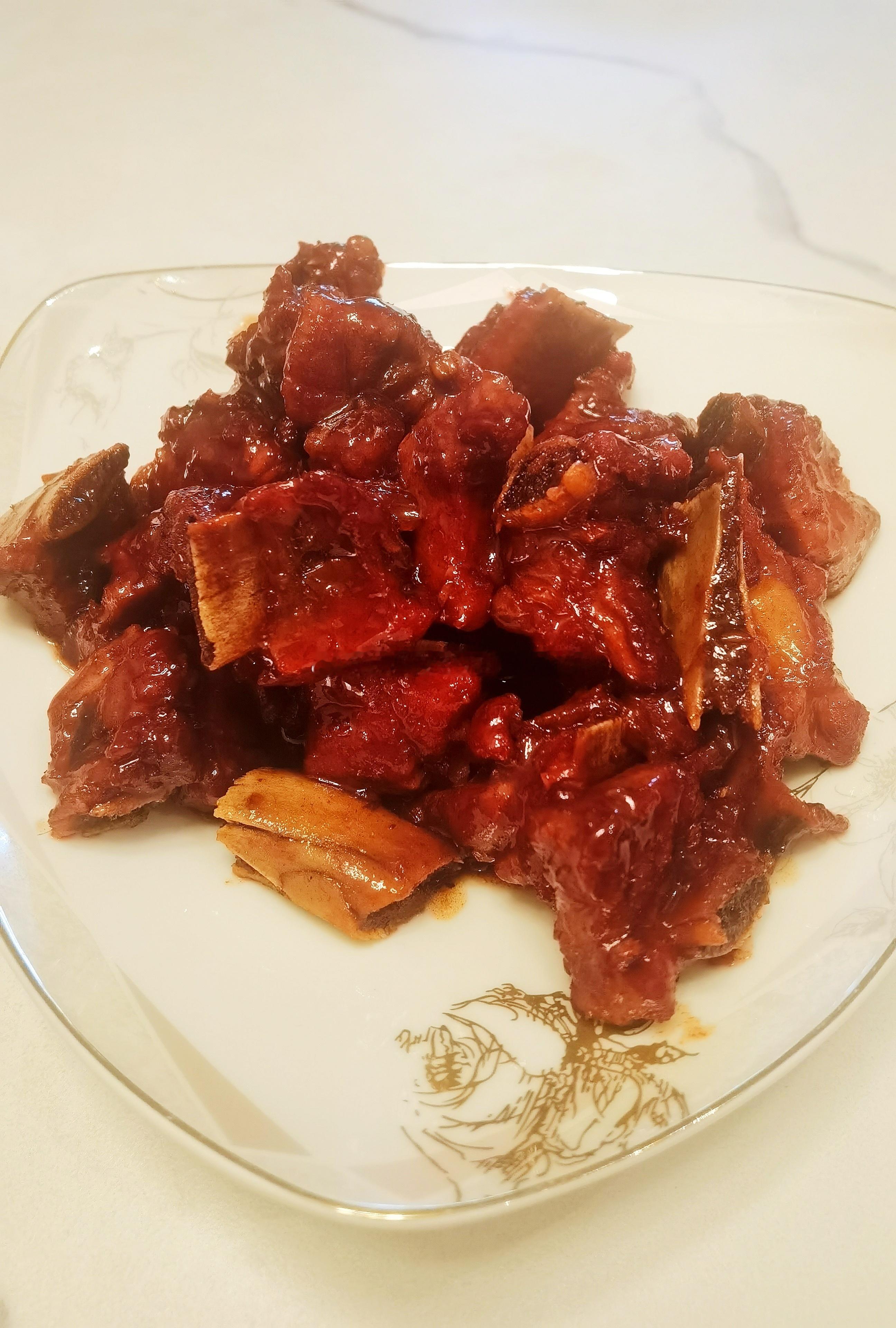 新年红红火火酸酸甜甜就是你👉冰梅排骨😋开胃下饭，吃起来爽口。在排骨里面放入冰