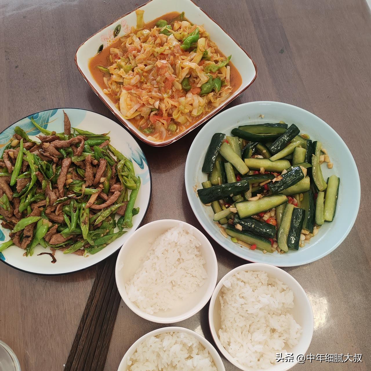 下班回家，女儿竟然把晚饭做好了！咱也吃个现成的！

这几天闺女学科目二，练得有点