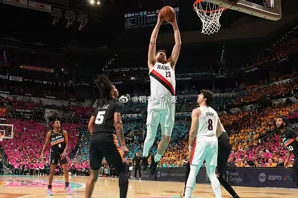 克林根之前附加赛打太阳那场的表现也挺一般的，这场打马刺，已经不是一般的问题了，是