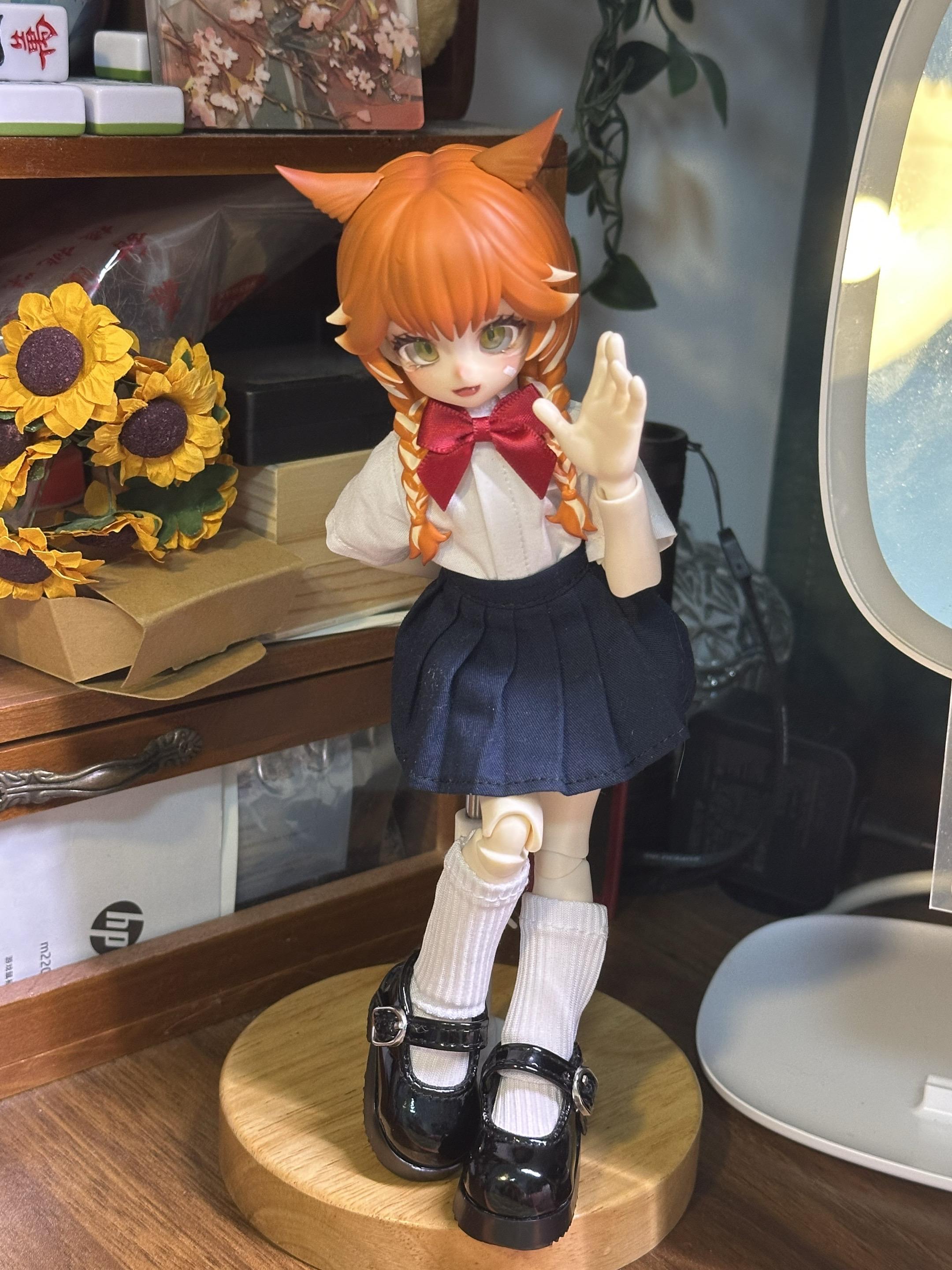 🌻🌻🌻🐈。小猫腼腆的向你打招呼，并且抱着一束向日葵向你跑来🥰🥺🤲