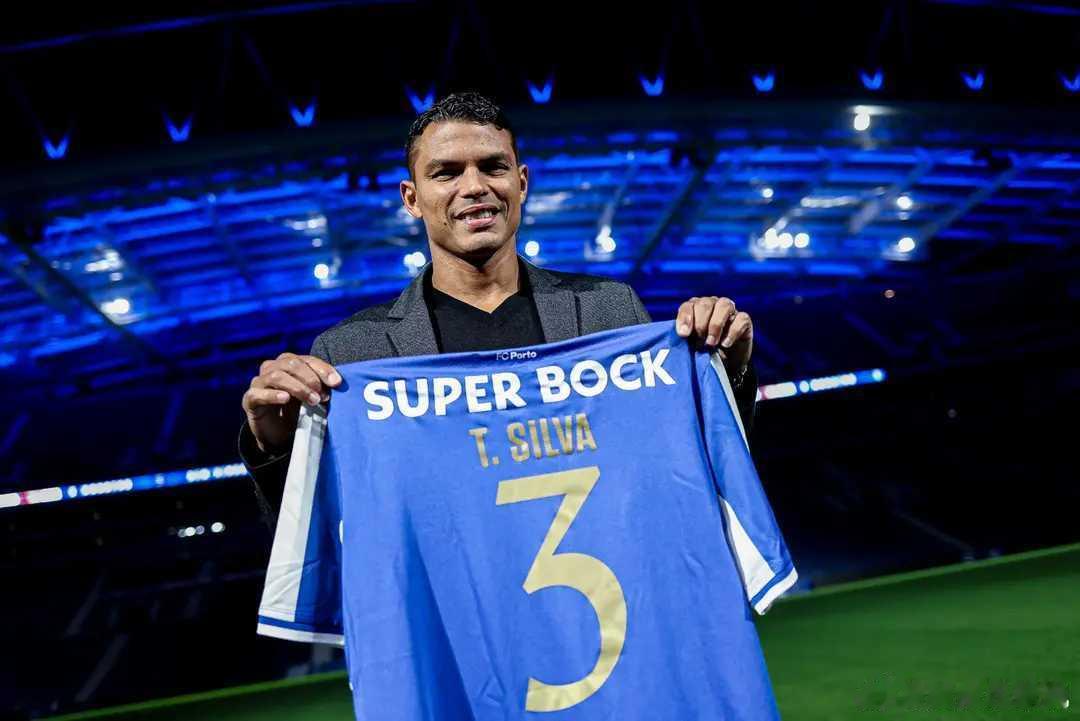 北京时间1月5日凌晨，蒂亚戈-席尔瓦在波尔图主场正式亮相，俱乐部官方宣布，他将身