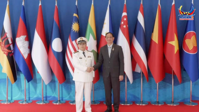 🇨🇳🇵🇭中国驻菲律宾使馆国防武官杨雷海军大校作为中方代表，出席在菲律宾宿务举行的第13届东盟防长扩大