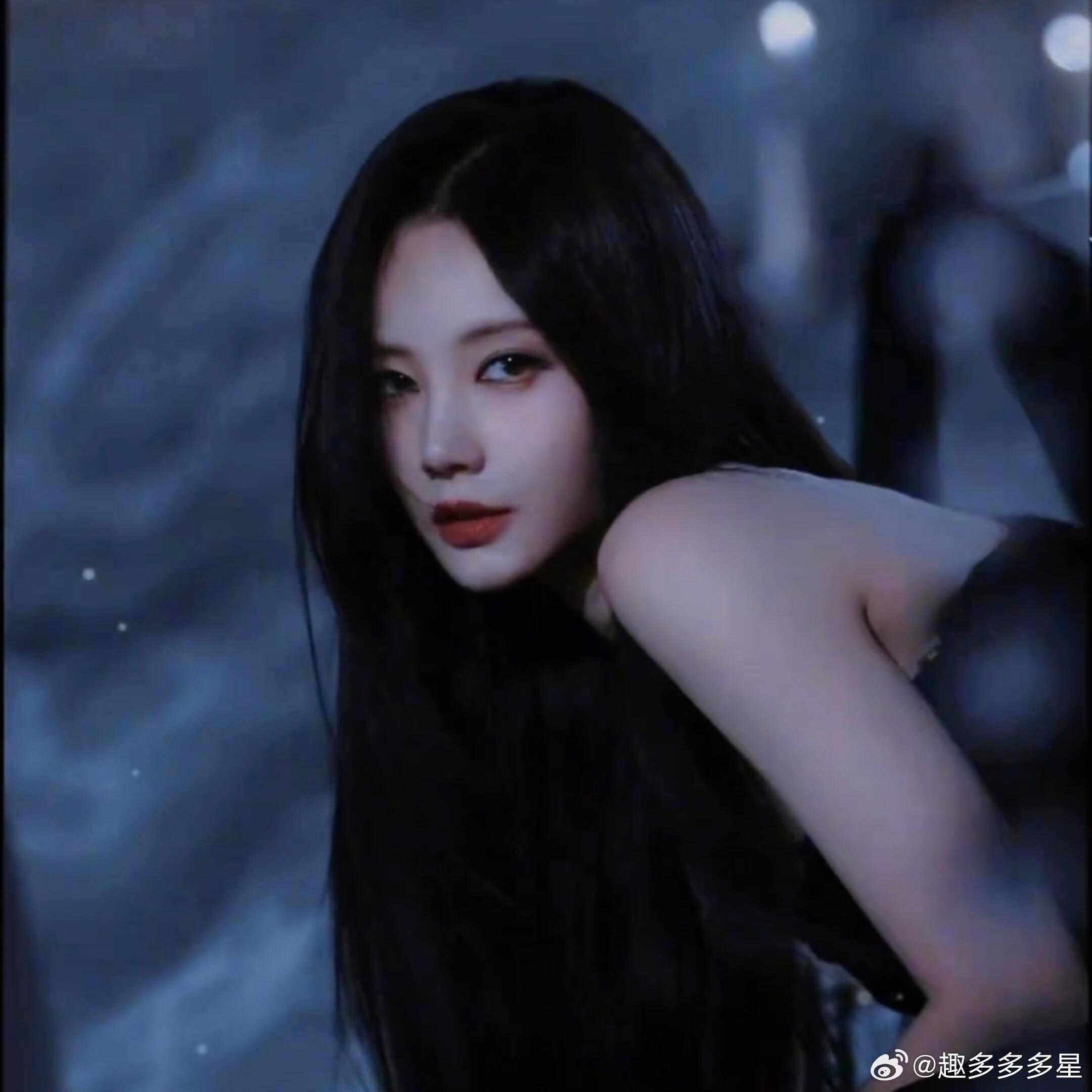 李一桐李一桐黑长直最权威的妈咪李一桐黑长直美出新高度了 不做选择，黑白风格李一桐