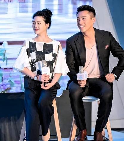 大S和汪小菲的婚姻风波：从高调结婚到如今互撕不断
大S和汪小菲离婚后天天上热搜，