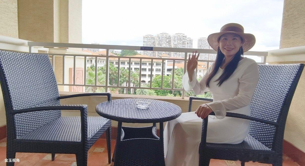 新阶层走好新时代长征路 推窗瞬间以为自己穿越了——浓烈的亚热带绿意扑面而来，恍惚