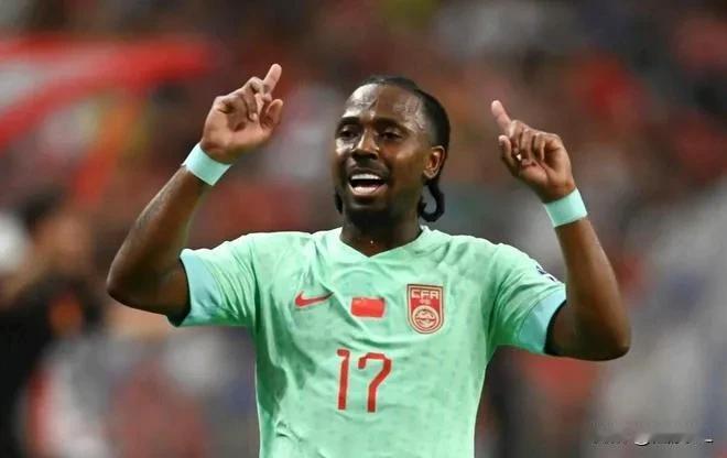 费南多压力山大！世预赛国足对阵泰国，由于武磊的停赛，所有球迷都把希望寄托在三位巴