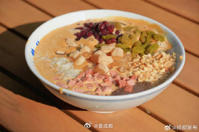 【成都火锅与冰粉适配度满分】吃火锅，冰粉从来不是主角，但它偏偏在你最需要的那一刻