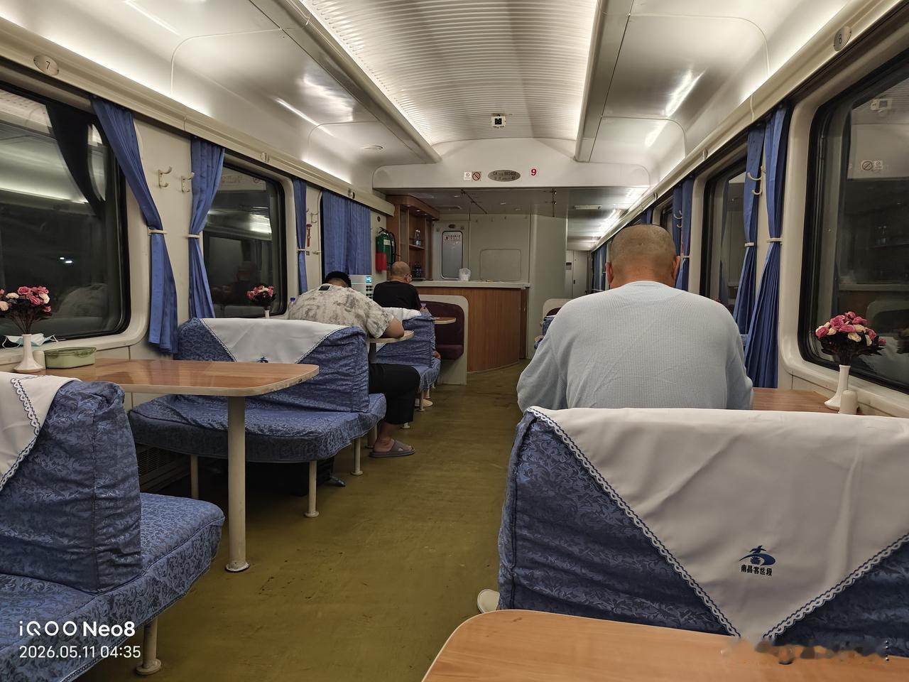 新疆记游——火车坐到够
一场期盼已久的新疆旅行终于到了出发的日子。
5月10日，