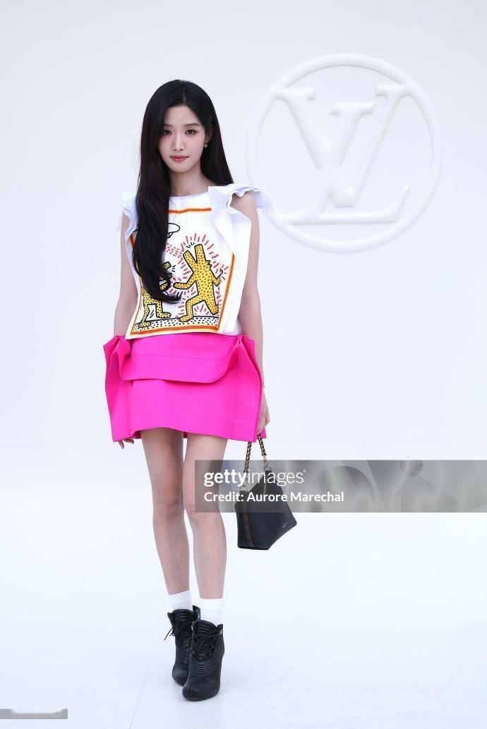 卢昱晓g社生图一点不崩卢昱晓郁金香女神 ​​​原相机抓拍最能看出底子，卢昱晓 g