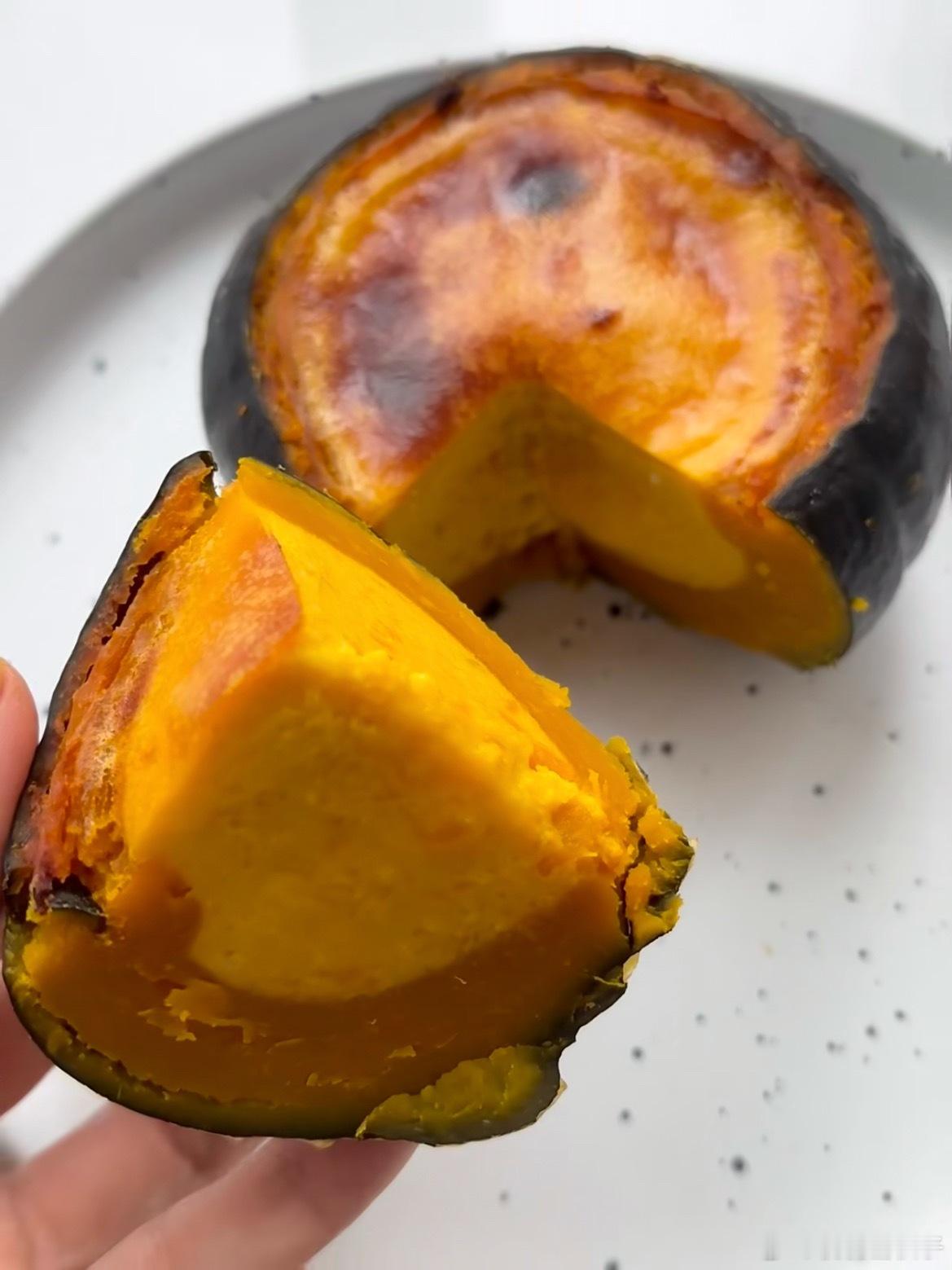 减脂人有自己的青瓜蛋挞 哇塞！这卖相太治愈了，热乎乎舀一勺，幸福感直接拉满！ ​