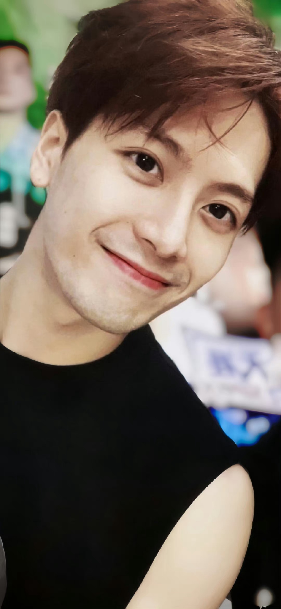 王嘉尔怼脸生图，主打一个硬帅～[哇] ​​​