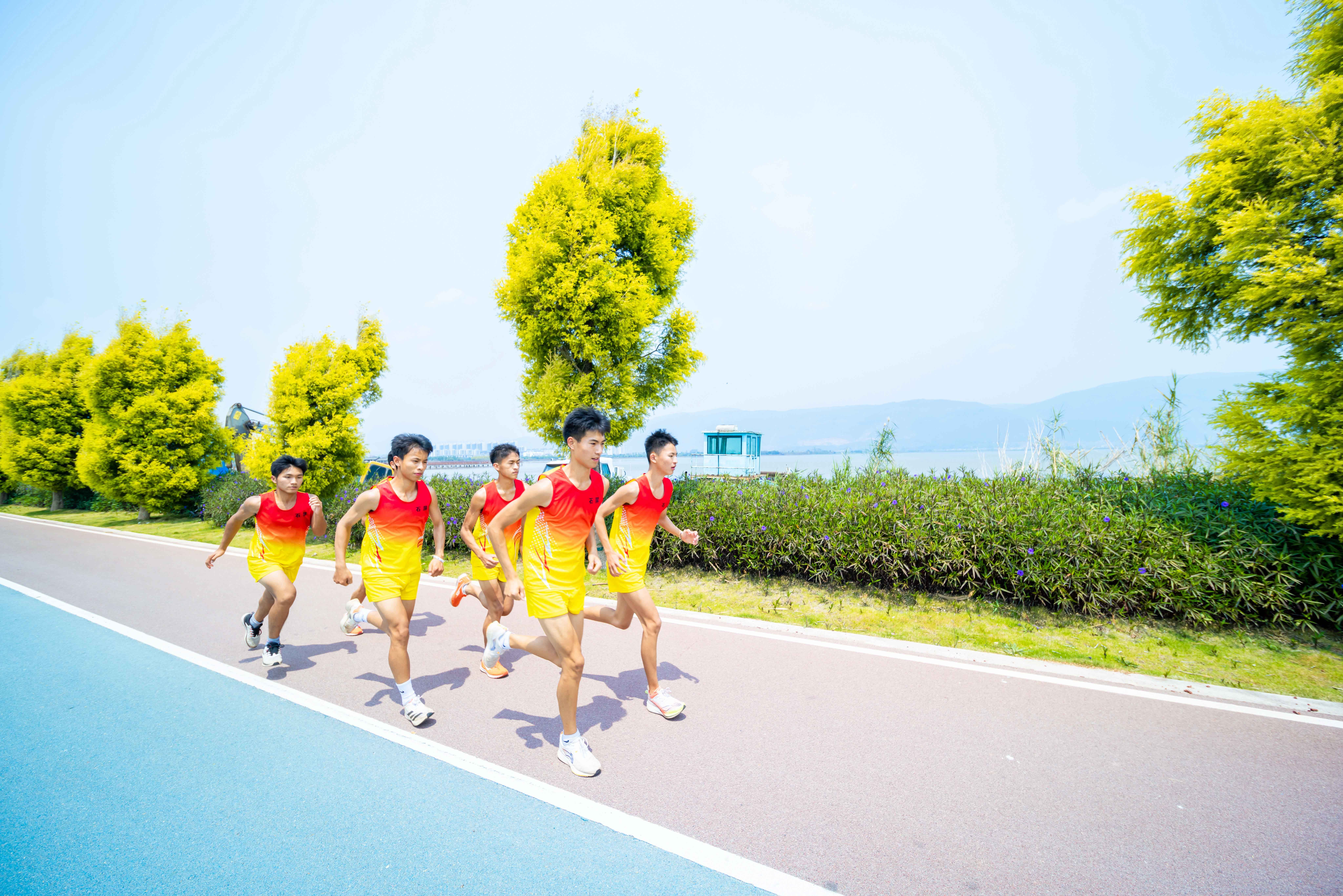 五一来红河石屏异龙湖 沿途奔跑，一路风景如画，让人心旷神怡…… ​​​