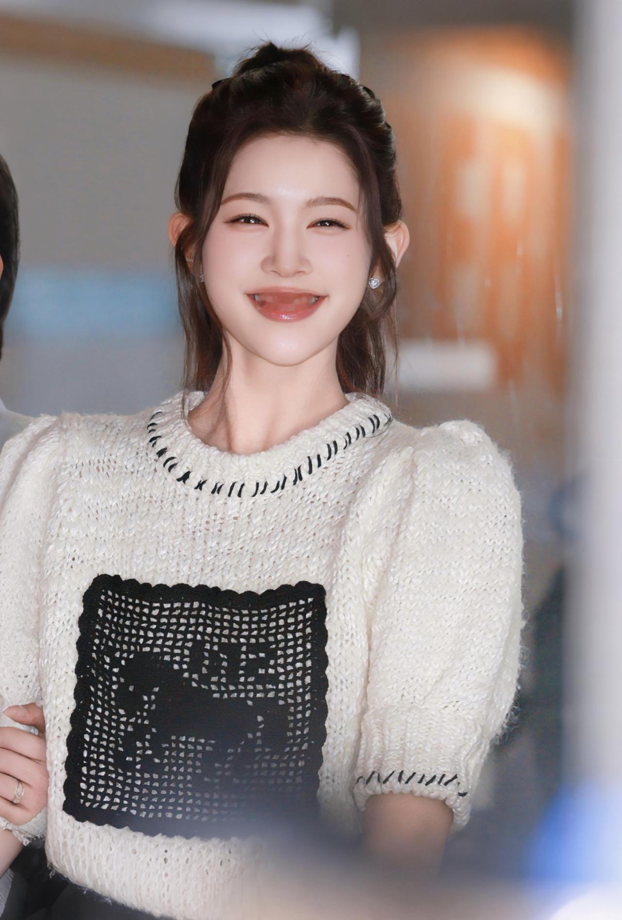 有谁知道这姑娘叫什么吗？笑起来真甜！