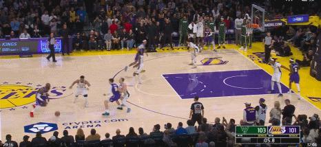 罪人！湖人101-105惜败雄鹿，这场比赛雷迪克真是湖人输球的最大罪人，湖人球迷