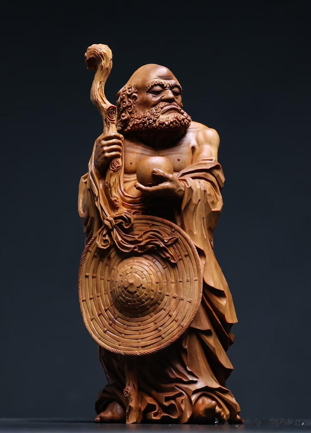 老山檀香｜达摩祖师

这尊达摩，不靠细，靠“劲”。

老山檀的底子沉稳，
光不浮