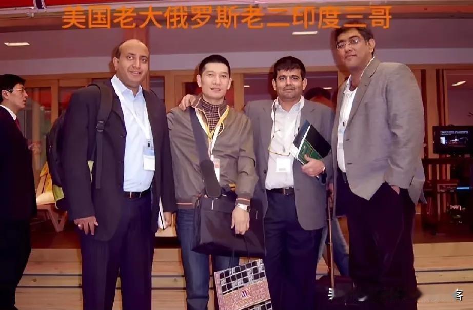 一名印度人问他的中国朋友：你们中国人为什么总是喊印度人三哥？

中国朋友告诉他：