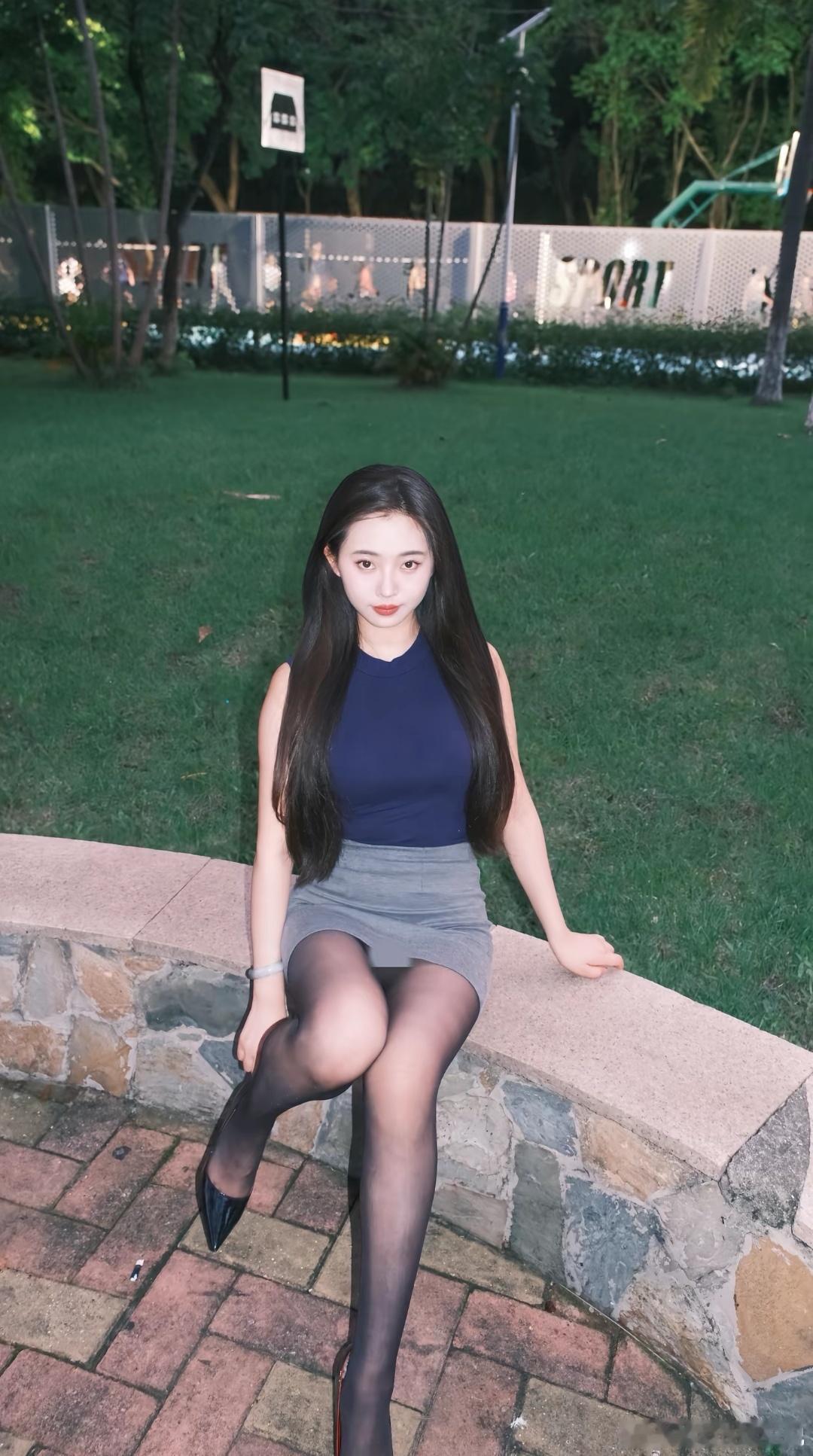 约拍[超话] 我来了美女精彩人像[超话]一分钟视频创作季 等一个人 ​​​