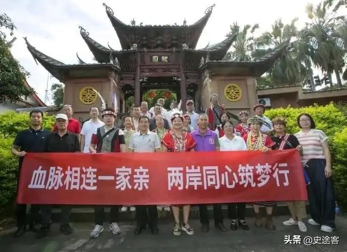 两岸本是一家人，隔海相望是暂时的，血脉相连才是永远的。两岸认同 两岸同心的桥