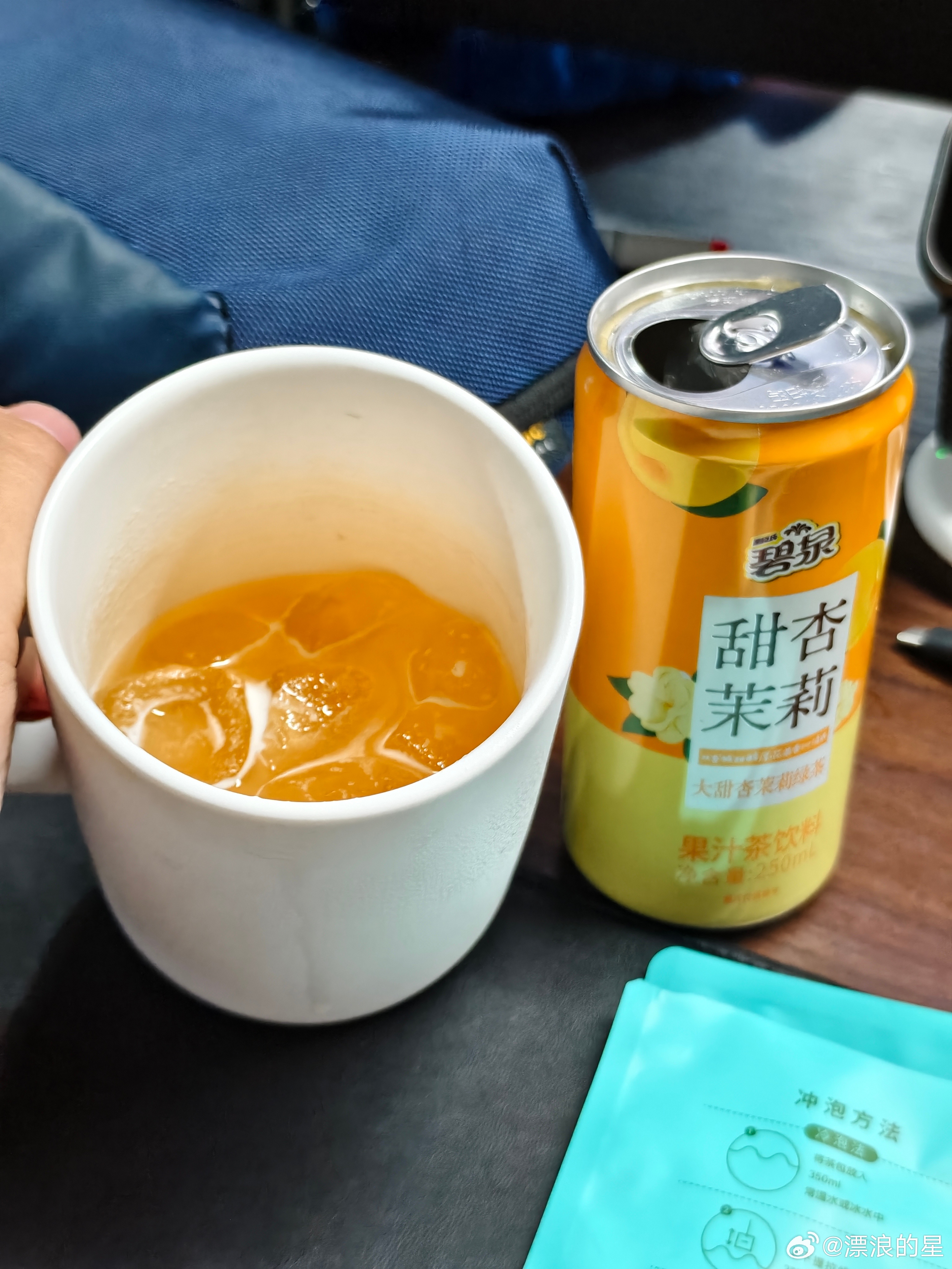 这个挺好喝 不甜 很清爽 一定要加冰块 