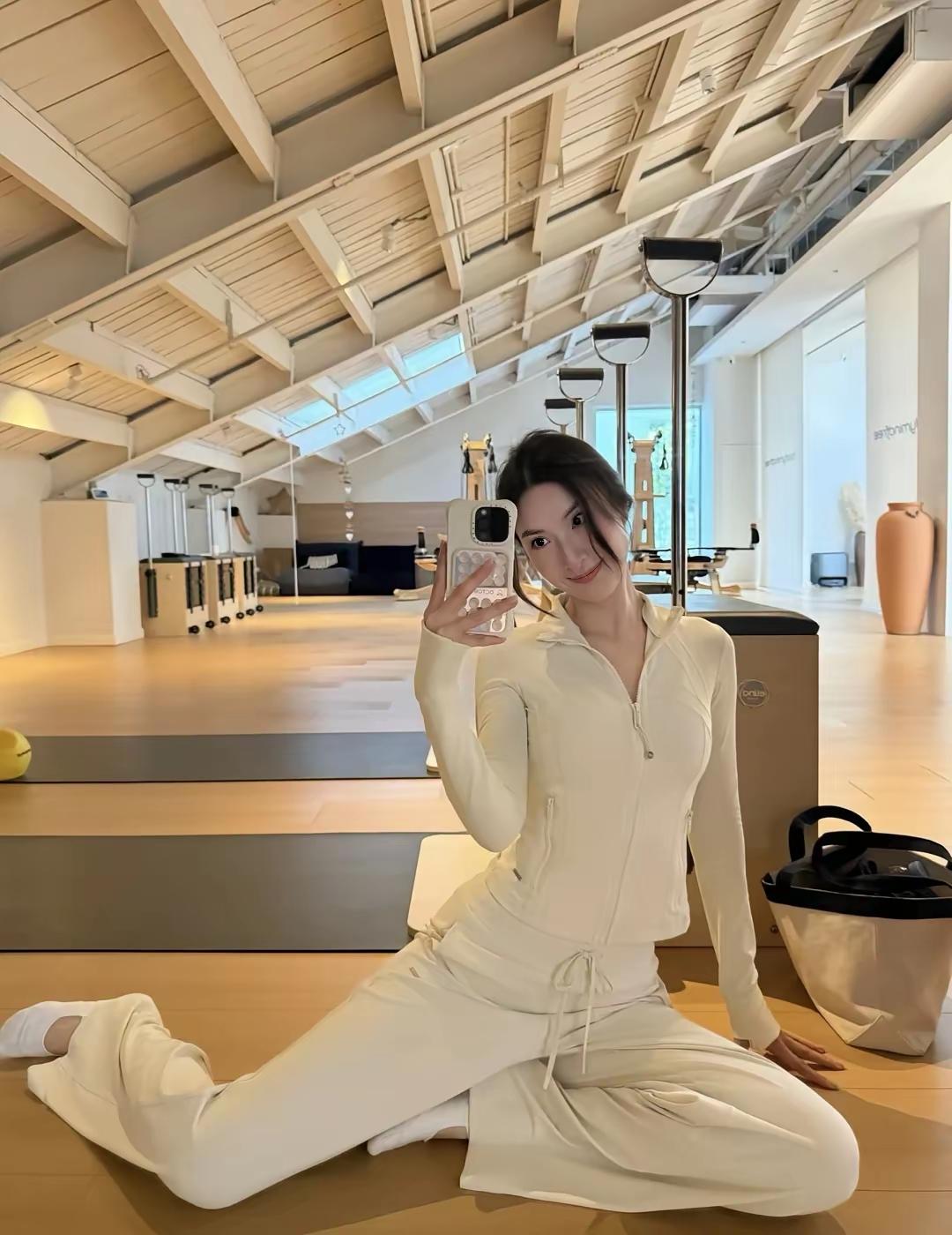 爱运动爱健美爱健康爱生活。动起来，去释放压力，强身健体活力运动打卡 健美运动女孩