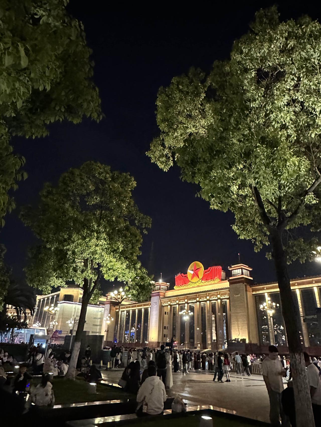 南昌，我来了！离生哥很近的一次。
从济南驱车11多个小时，一千多公里，早上8点走