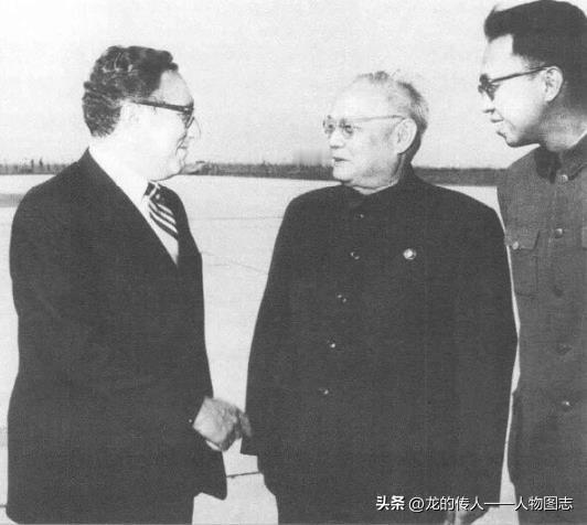 1971年10月20日叶剑英在首都机场欢迎基辛格。