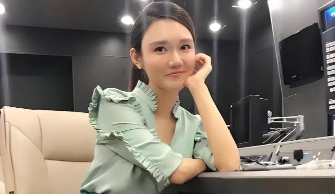 好奇查了下龙洋的出身，不查不知道，一查吓一跳，龙洋根本不是什么资源咖，她竟然只是