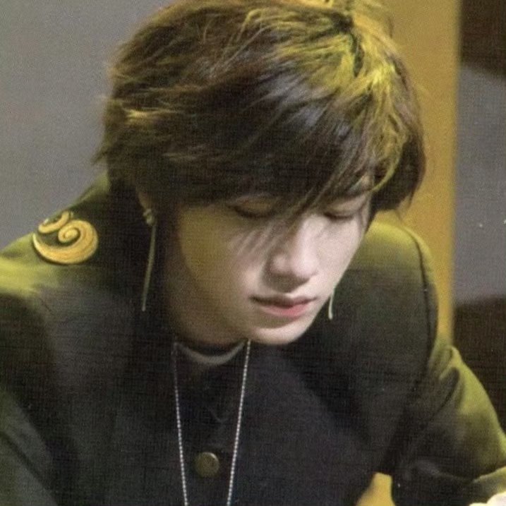 宋亚轩海胆头 6年前的海胆头已返场 小宋好帅