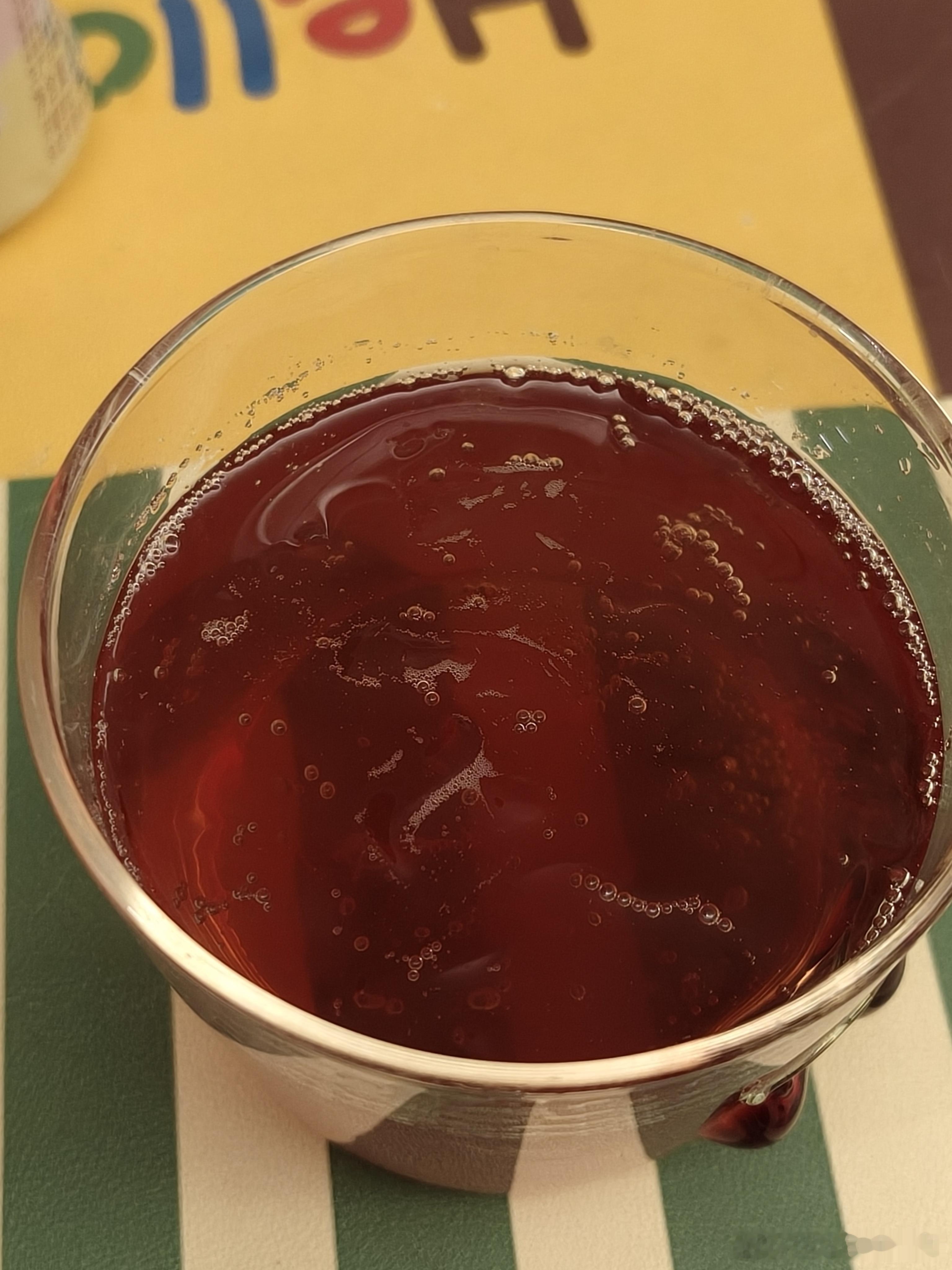 这个好好喝！！里面有果冻的小甜酒(๑´ڡ`๑) 