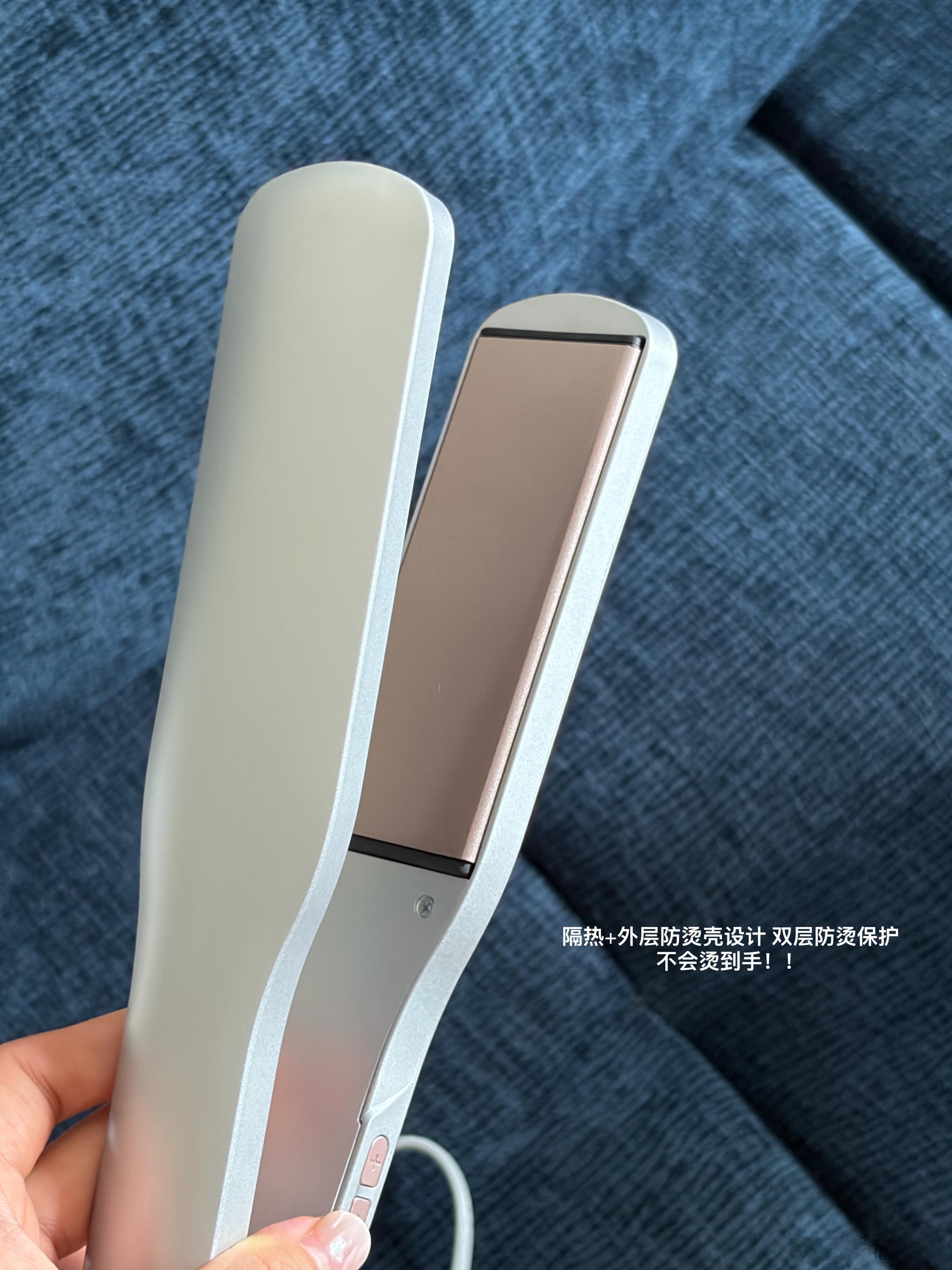 本炸毛星人最近的爱用物 直发夹💇🏻♀️先说一下我的发质还算健康，但经不过我曾