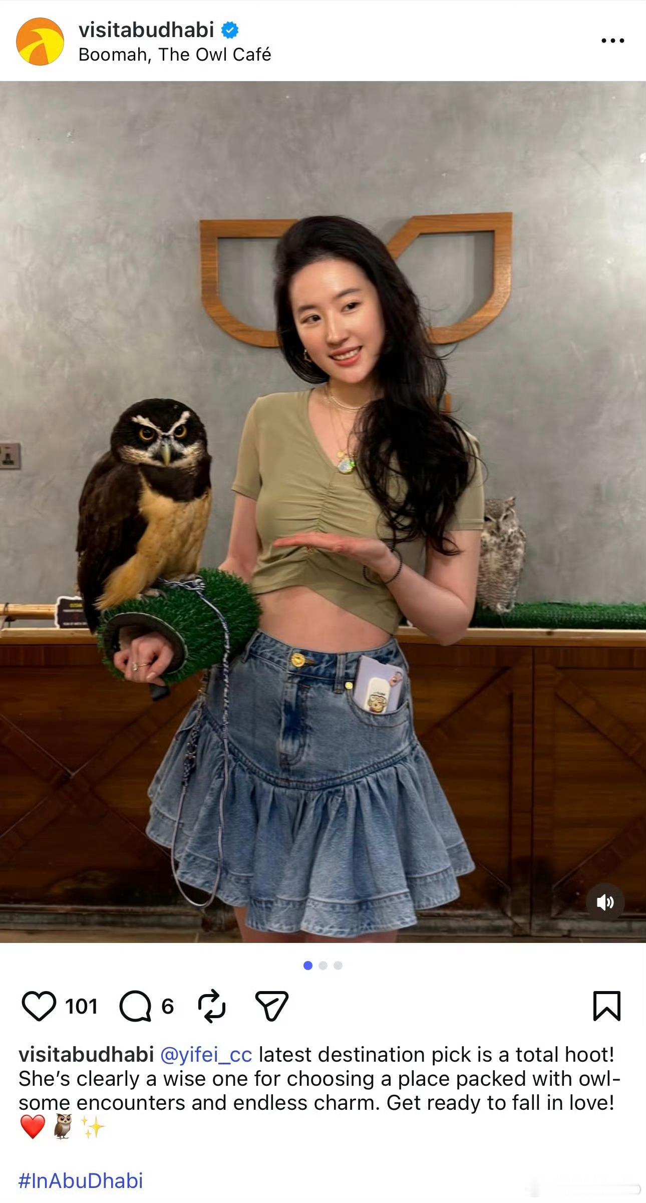 阿布扎比旅游局官方IG再次更新，分享了刘亦菲在猫头鹰咖啡馆的打卡之行哈哈哈，阿布
