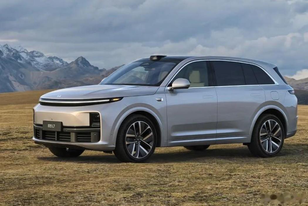 Jeep大切诺基4xe终端成交价已经下探至25万以内，大幅降价背后，是品牌情怀滤