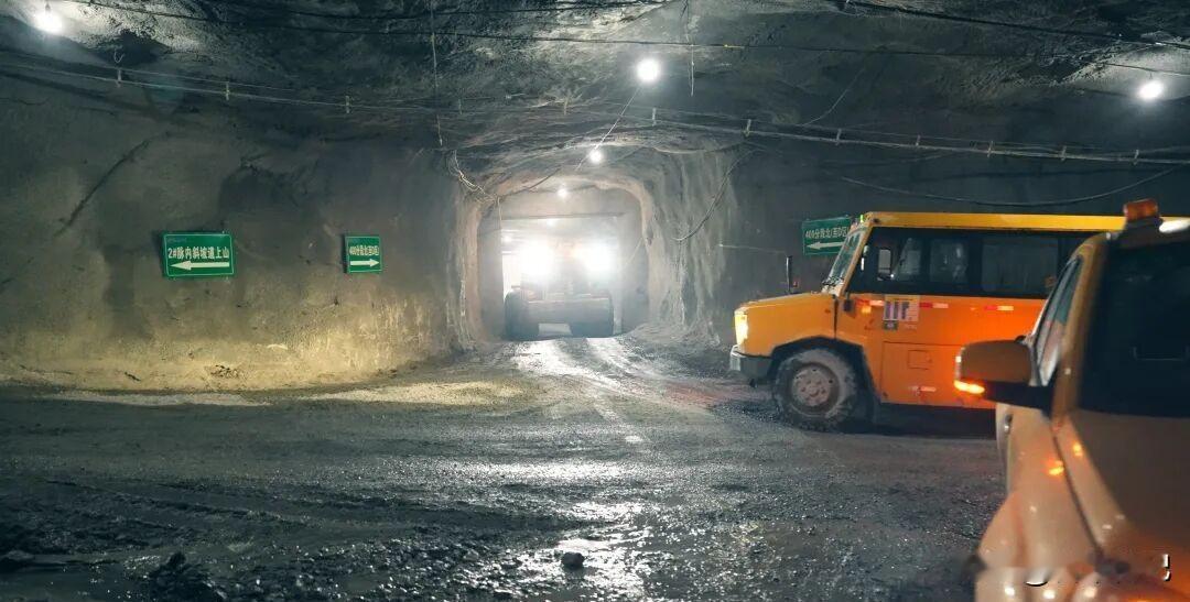 600米地下藏着亚洲最大磷矿！它如何改变中国新能源格局？

要不是亲眼看见，谁能